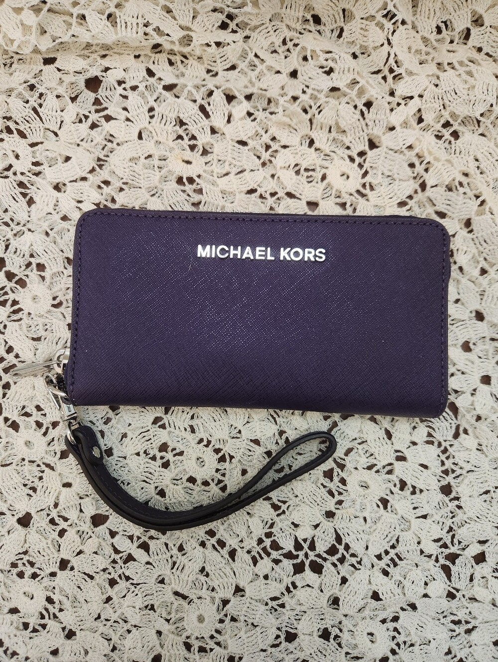 MICHAEL Michael Kors Jet Set Travel plum Saffiano leather zip-around Wallet EUC - Picture 1 of 10